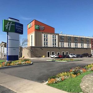 Holiday Inn Express & Suites Toronto Airport West By Ihg